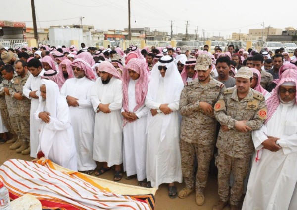 بالصور.. مشهد مهيب في تشييع جثمان الشهيد النجمي بالطوال
