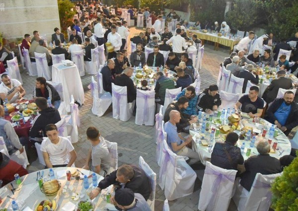 الشؤون الإسلامية تنظم الإفطار الجماعي في ألبانيا