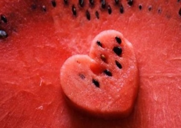 لن ترمي بذور البطيخ ثانية بعد اكتشاف فوائدها الهائلة للصحة الجنسية