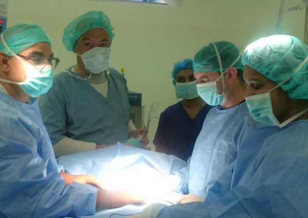 جراحه عاجلة ودقيقة للحفاظ على أمعاء خديج بولادة نجران