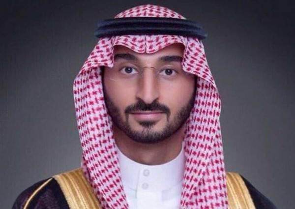 في أول أيام مباشرة مهام منصبه.. هذا ما فعله الأمير عبدالله بن بندر مع منسوبي “الحرس الوطني” (فيديو)