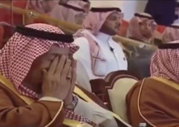 شاهد.. تأثر الملك سلمان خلال استذكار رحلة توحيد البلاد على يد والده المؤسس