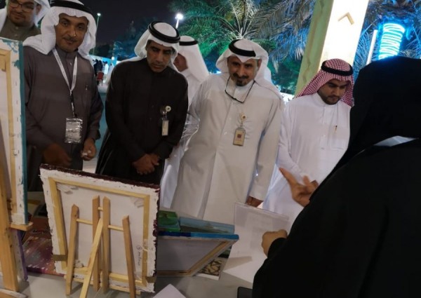 مكتب العمل بمحافظة القطيف يشارك في مهرجان “البراحة”