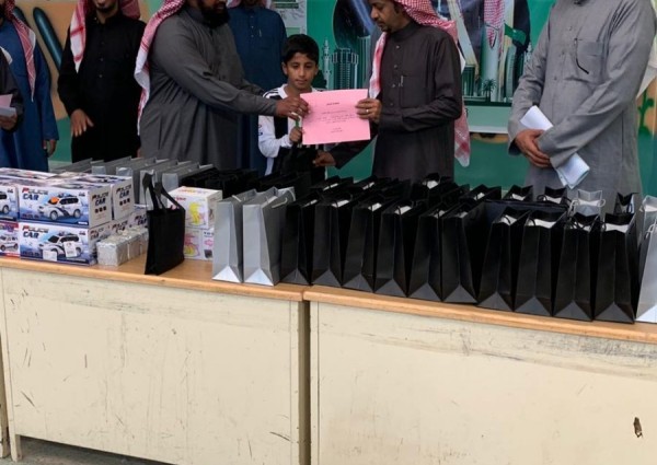 تكريم طلاب ابتدائية بدع ابن خلف ومدرسة ابي يعلى لتحفيظ القرآن الكريم في الفصل الدراسي الأول لعام١٤٤٠ هـ