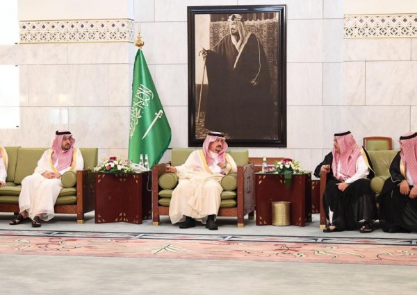 سمو أمير منطقة الرياض يستقبل المهنئين بعيد الفطر المبارك