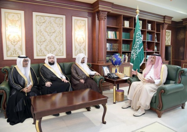 أمير منطقة جازان يستقبل إمام ومؤذن المسجد الحرام