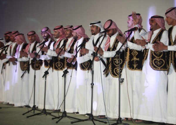 بالصور..موروث شعبي (الدحة) من رقصة للحرب لفرحة العيد بمهرجان عيدكم شمالي