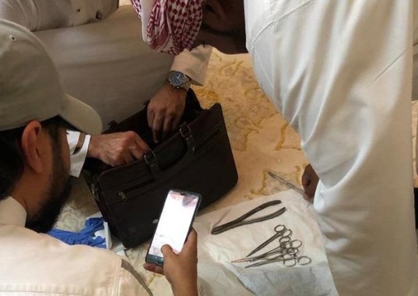 ضبط شخص انتحل صفة طبيب شعبي ومارس “الختان” بطريقة مخالفة في مكة
