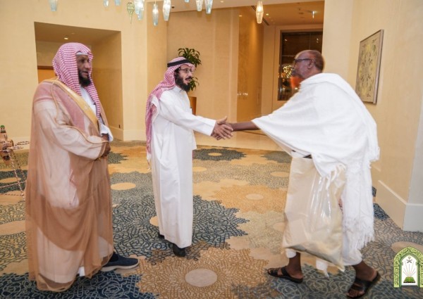 وسط حفاوة وترحيب ضيوف برنامج خادم الحرمين يصلوا مكة المكرمة