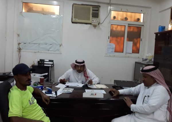 المشرف التربوي الاستاذ جابر عباس يزور مدرسة الطاهرية