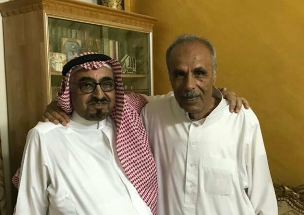 بعد رحلة بحث.. مواطن يعثر على معلمه الأردني الذي درّس له منذ 60 عاماً ويزوره في بلده