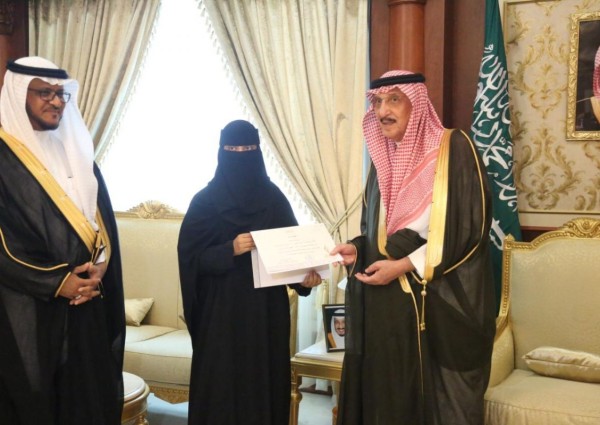 أمير منطقة جازان يستقبل مدير تعليم صبيا والفائزين بجوائز التميز