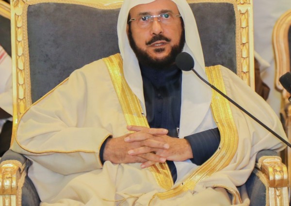 خلال زيارته للمشاركين في مسابقة الملك سلمان المحلية الـ ٢١