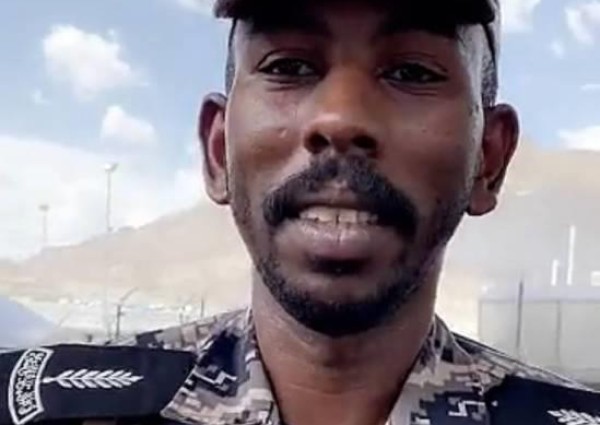 الجندي الذي رفض أخذ مكافأة مالية من حاجّة عربية يعلق على الفيديو المتداول