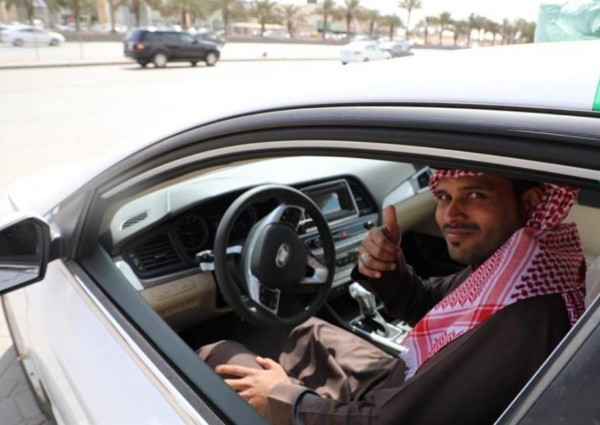 تسليم الدفعة الأولى من المركبات لمستفيدي الضمان (صور)