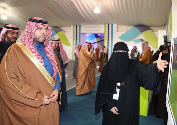 الأمير فيصل بن خالد بن سلطان يدشن معرض مشروعات تنموية في محافظة العويقيلة