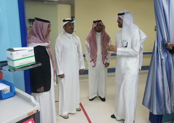 محافظ خميس مشيط يقوم بزيارة مفاجئة لمستشفى النساء والولادة