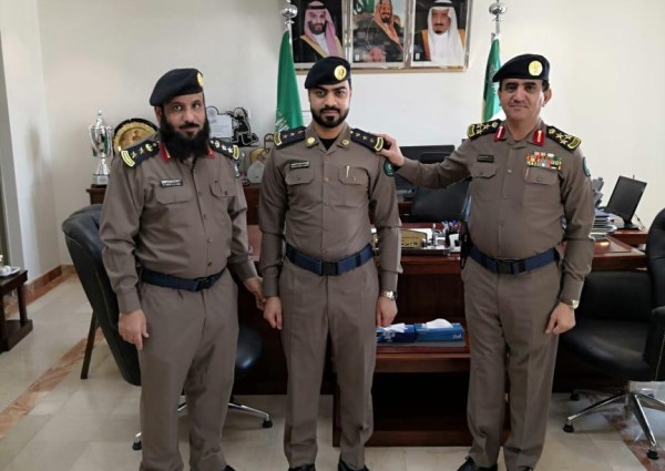 مدير مدني الاحساء العميد المسردي يقلد القعيمي رتبته الجديدة نقيب