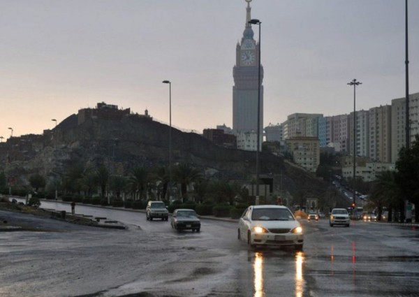 الإنذار المبكر: استمرار الأمطار الرعدية على مكة وحائل خلال الساعات المقبلة  مصحوبة بزخات من البرد