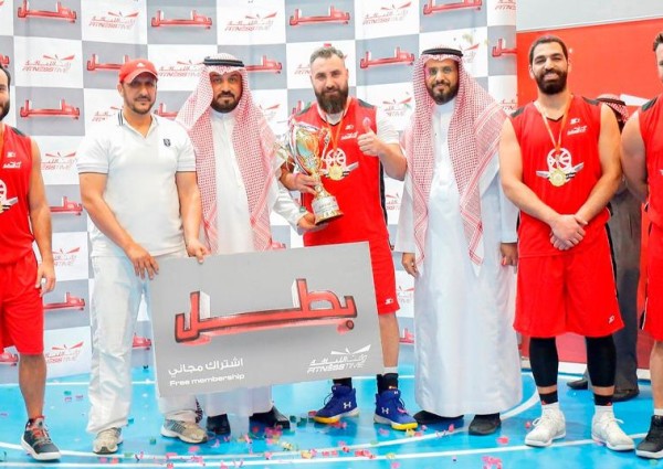 أمين عام اتحاد السلة يتوج أبطال الثلاثية في وقت اللياقة