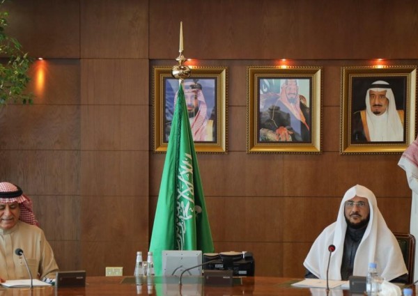 وزير الشؤون الإسلامية يبحث مع وزير الخدمة المدنية التعاون المشترك