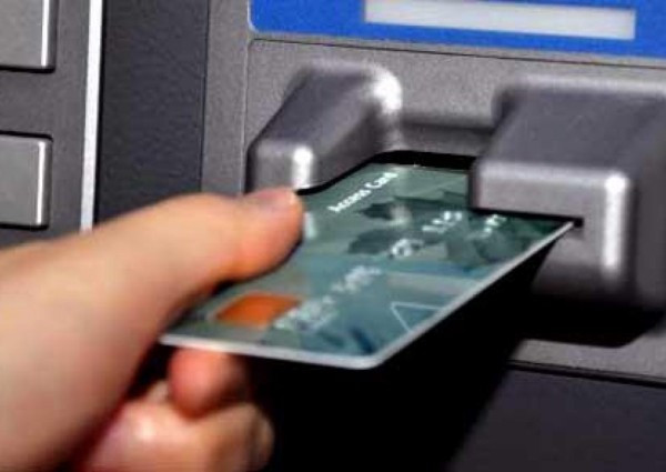 احذر.. البنوك توضح حالات سحب الصراف الآلي للبطاقة
