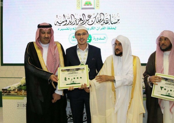 نيابة عن خادم الحرمين.. أمير المدينة يكرّم الفائزين بمسابقة الملك عبدالعزيز الدولية للقرآن الكريم