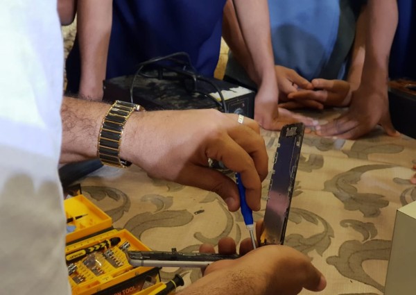 دورة تدريبية بعنوان (صيانة أجهزة الجوال) لنزلاء دار الملاحظة بجازان