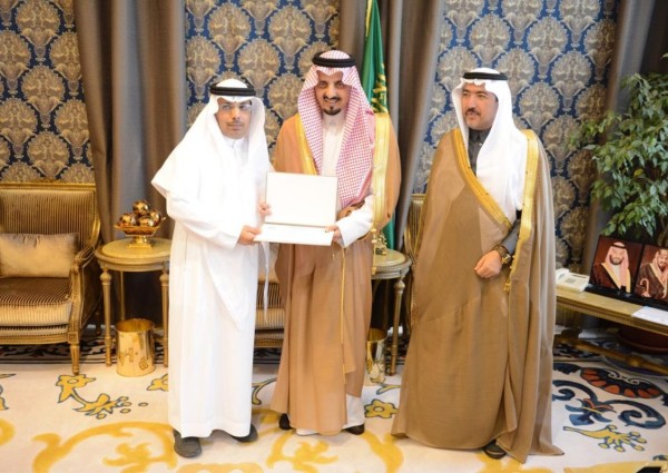 «وكيل إمارة عسير يرأس اجتماع فريق وزارة الإقتصادوالتخطيط مع اللجان المختصة بمجلس المنطقة»