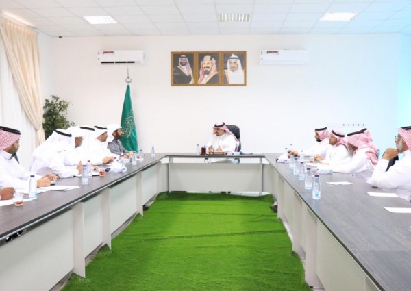 “استشاري خليص” يلتقي رئيس البلدية لمناقشة الرؤية المستقبلية للمحافظة