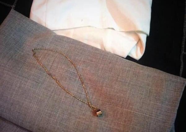 ما زالت تحتفظ بزيّها المدرسي منذ 29 عاماً.. سيدة تحكي ذكرياتها مع التعليم