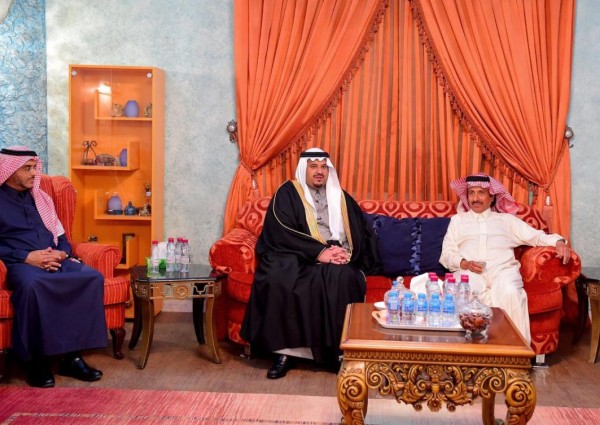 نائب أمير الرياض يقدم العزاء والمواساة في وفاة الأميرة جواهر بنت فهد آل مشاري – رحمها الله