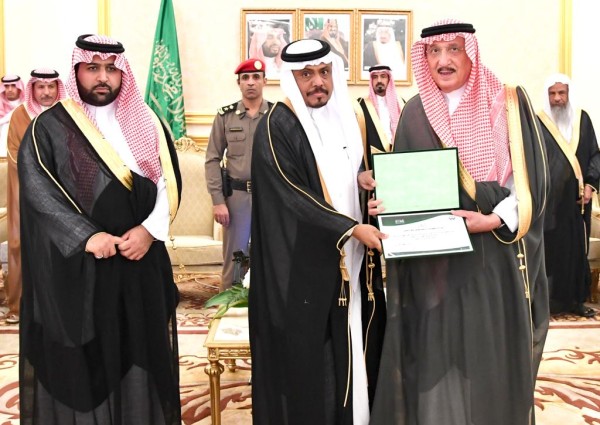 أمير جازان يوجه بتسهيل إجراءات دخول أبناء المنطقة إلى سوق العمل..