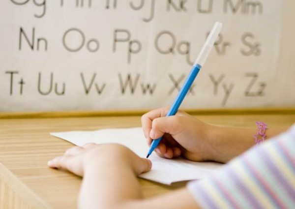 اعتماد 7 مناهج مختلفة لتعليم اللغة الإنجليزية في المدارس