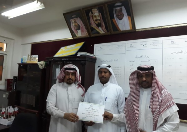 تعليم ضمد يكرم المرشد الصحي محمد الحازمي