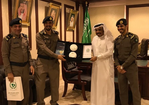 محافظ بيش يدشن حملة “كاشف الدخان لك أمان “