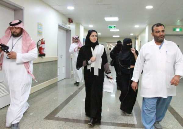 مدير عام التواصل الداخلي تنقل رسالة وزير الصحة لمنسوبي صحة جازان