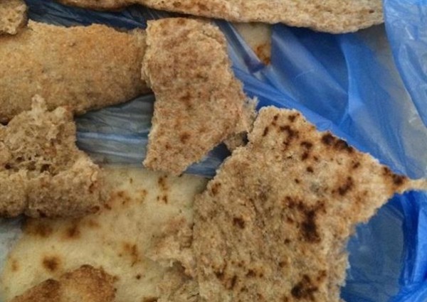 إصابة مواطن بجروح في فمه جراء تناوله خبزا به زجاج.. وبلدية الشرائع تغلق المخبز