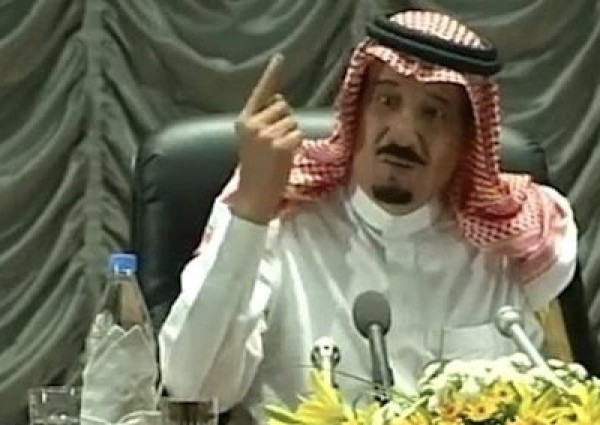 فيديو.. الملك سلمان يروي قصة للأجيال: كنا نشتري الحلوى ويدفع والدي للتاجر آخر الأسبوع