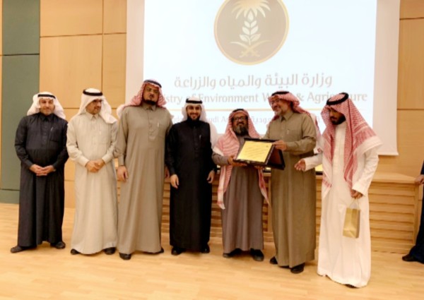 “البيئة” تكرم عدداً من مدراء الفروع المنتهية فترة عملهم