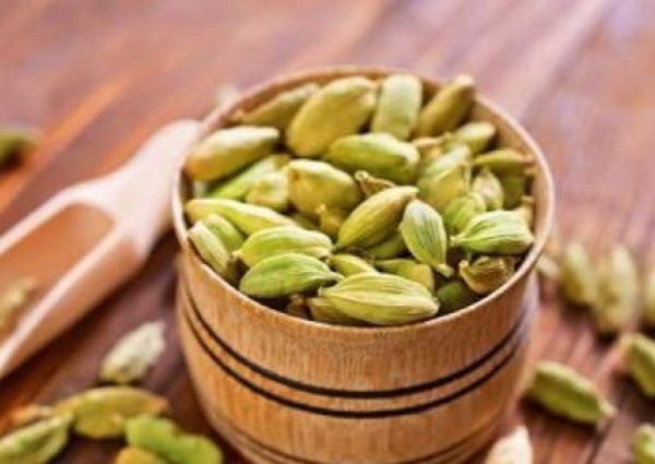 لهذه الأسباب.. أضف الهيل إلى طعامك