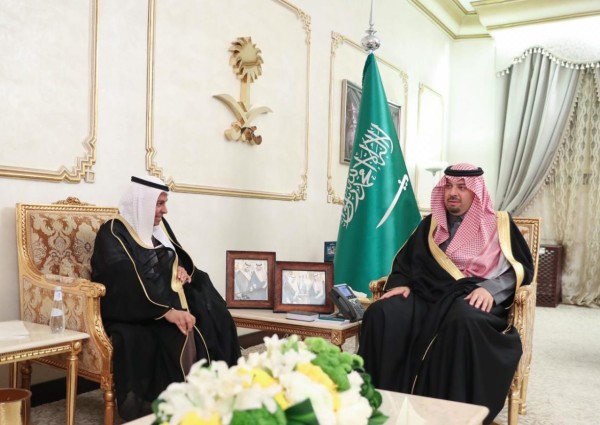 أمير الحدود الشمالية يستقبل مدير مكتب المؤسسة العامة للتأمينات الاجتماعية بالمنطقة