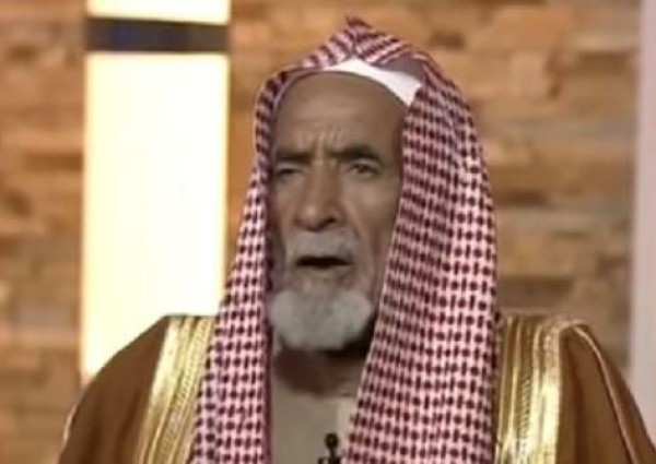 مُسن ناهز عمره الـ94 يحرص على زيارة المرضى يومياً على مدار 30 عاماً.. تعرّف على قصته