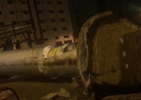 فيديو.. سقوط لوحة إعلانية كبيرة جراء العاصفة الشديدة بمكة المكرمة