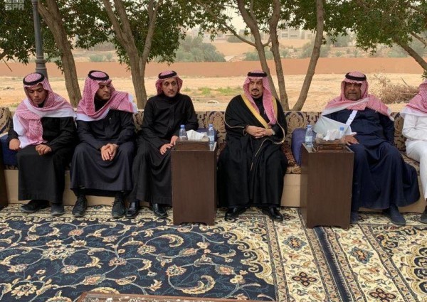 الأمير فيصل بن بندر يواسي أسرة الشلهوب في وفاة والدهم