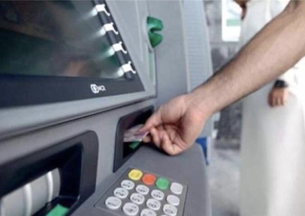 “عصابة تحديث البنوك” تسحب نصف مليون ريال من حساب “مسن”