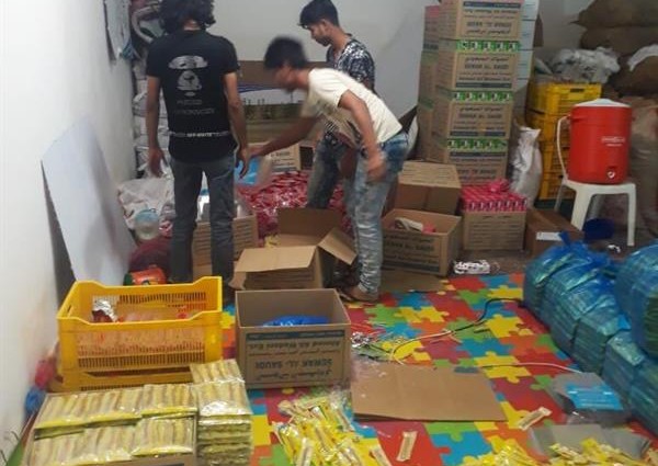 بالصور.. ضبط عمالة تُعبئ “المساويك” غير الصالحة في أكياس تحمل أسماء تجارية مضللة بمكة