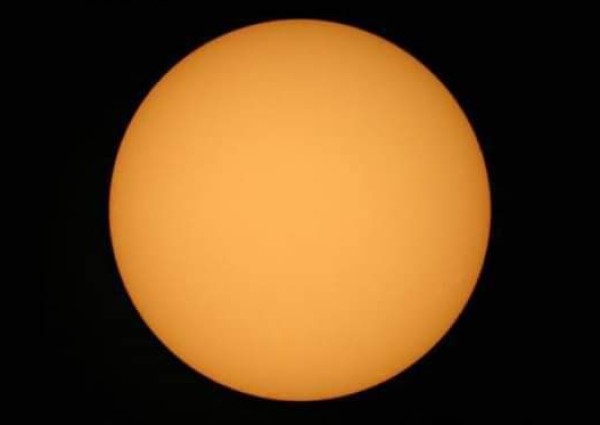 “الشمس ” بدون بقع منذ 13 يوم