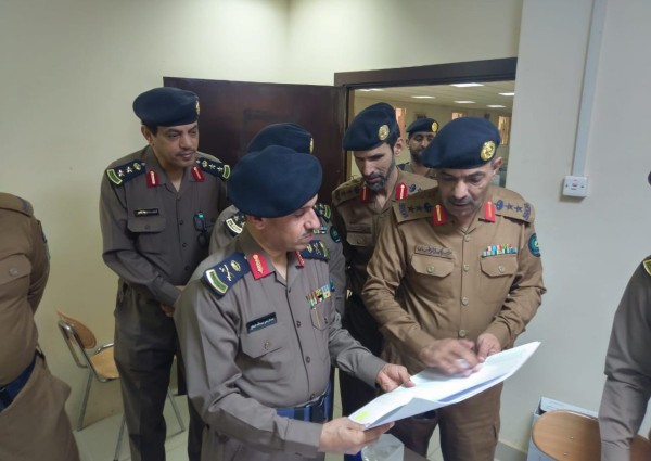 مدير الدفاع المدني القصيم يتفقد الجنة الفرعية للقبول والتسجيل