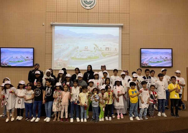 جدارية “وحدة وطن” تزين ختام قافلة أبناء الشهداء بمكة